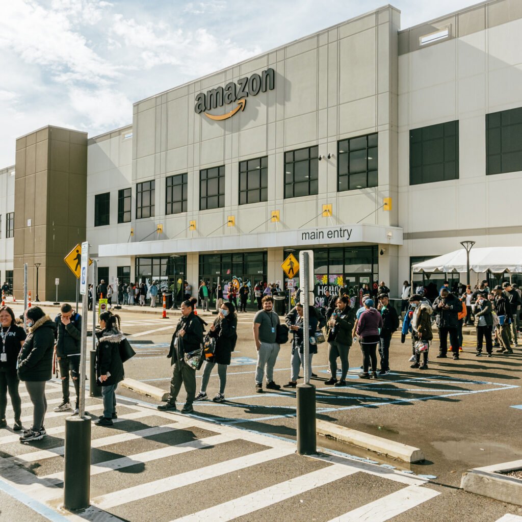 Amazon Union Workers Join Forces With the Teamsters